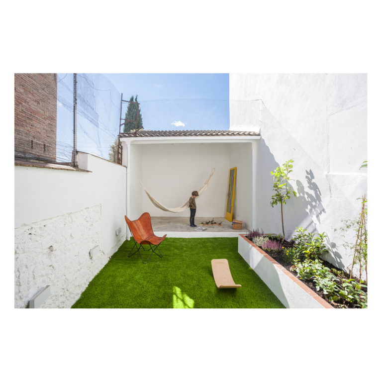 Proyecto reforma integral casa EstudioTInto - Diseño proyectos arquitectura - Patio interior reforma integral casa entre medianeras Bañolas Gerona